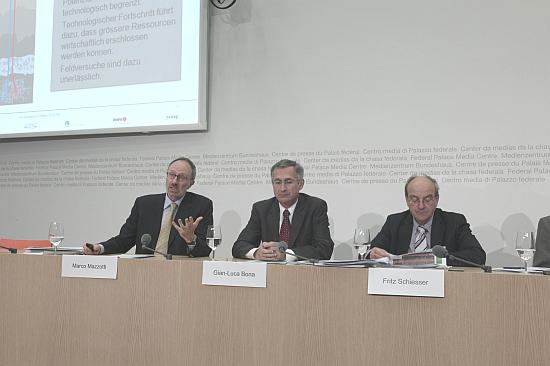 a592-2011-04-28-b1x Medienkonf-ETH-Rat.jpg